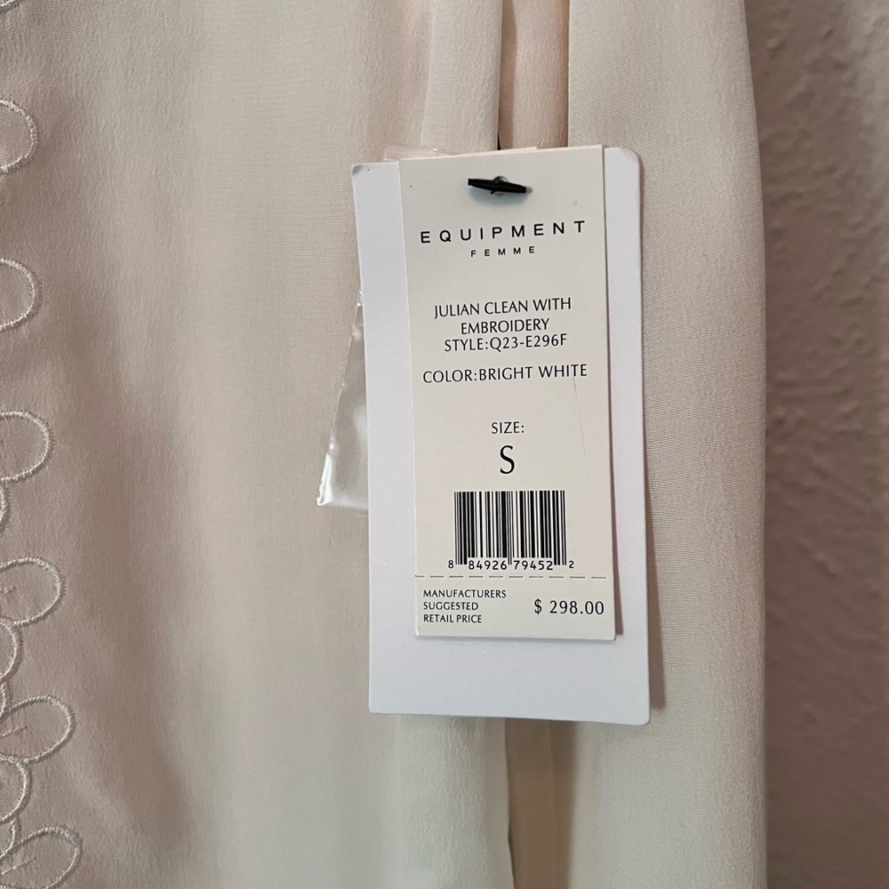 EQUIPMENT Julian Embroidery Floral Silk Blouse Sz S NWT - Picture 4 of 4